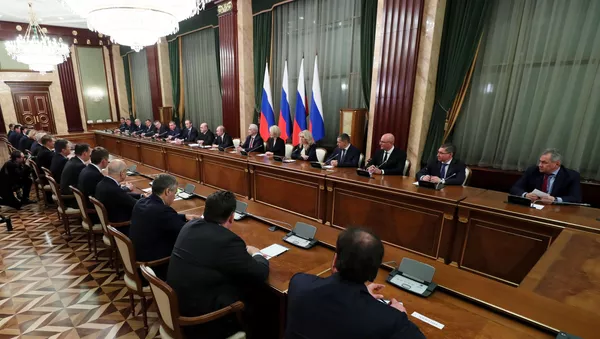 Президент РФ В. Путин провел встречу с новым правительством РФ