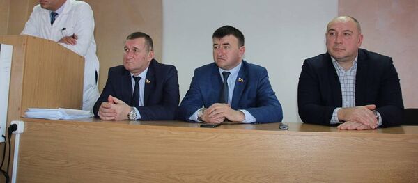 Группа парламентариев во главе со спикером провели встречу с представителями минздрава РЮО и работниками РММЦ Группа парламентариев во главе со спикером провели встречу с представителями минздрава РЮО и работниками РММЦ - Sputnik Южная Осетия