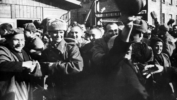 Невежество или четкий план: почему освобождение Освенцима приписывают американцам - Sputnik Южная Осетия