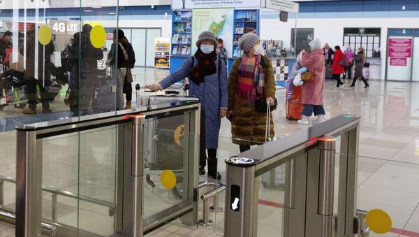 Пассажиры в международном аэропорту Владивостока - Sputnik Южная Осетия